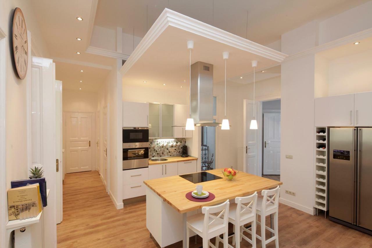 Urban Haven - 3 Beds, 3 Baths, Free Parking, Near Central Market Budapest Exteriör bild