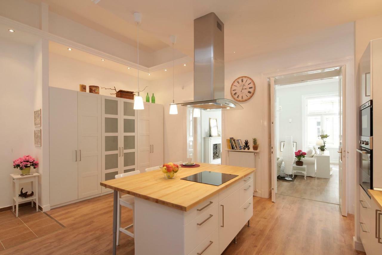 Urban Haven - 3 Beds, 3 Baths, Free Parking, Near Central Market Budapest Exteriör bild