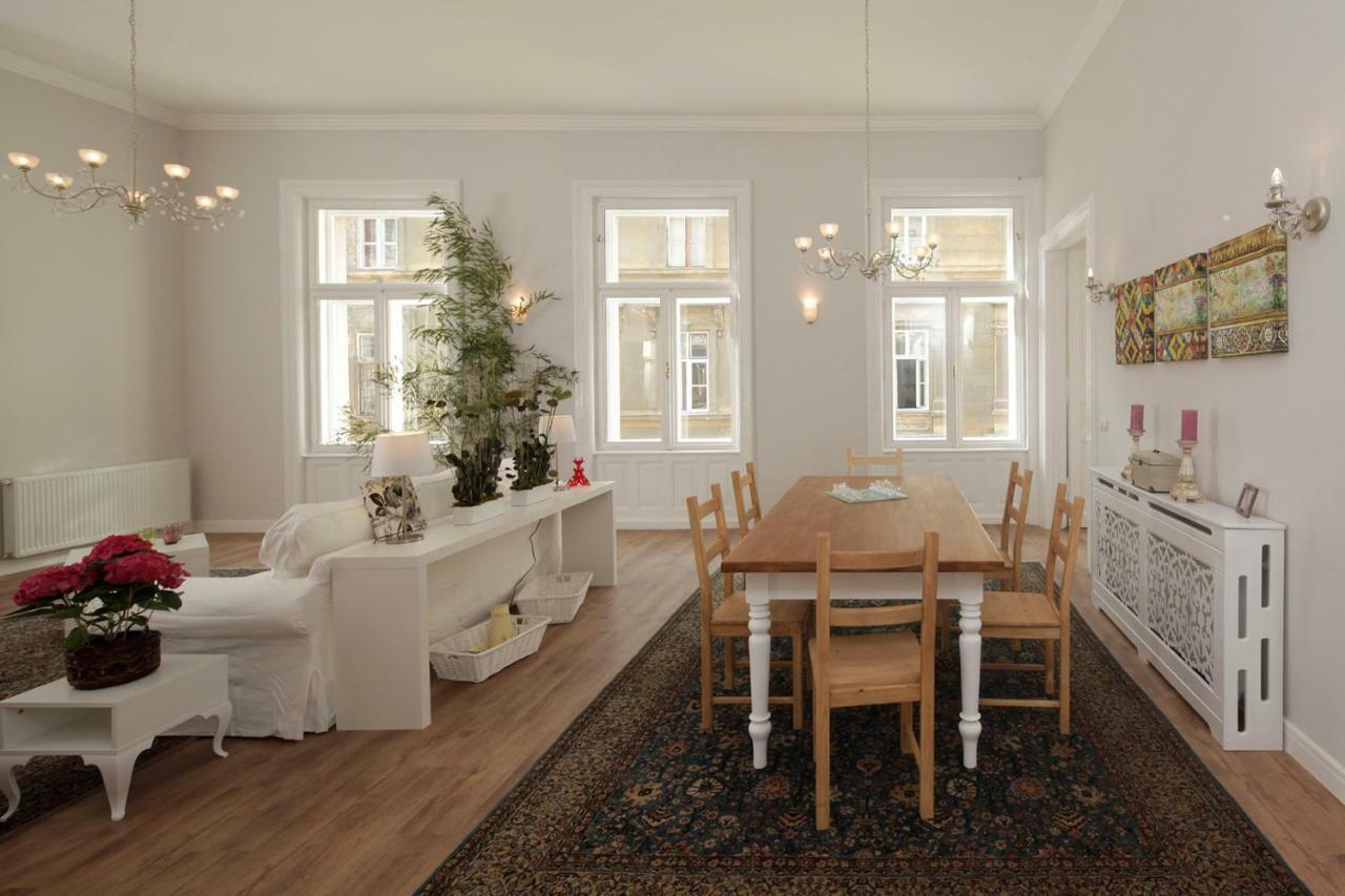Urban Haven - 3 Beds, 3 Baths, Free Parking, Near Central Market Budapest Exteriör bild