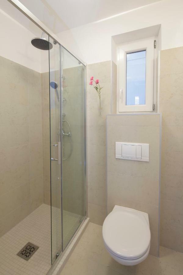 Urban Haven - 3 Beds, 3 Baths, Free Parking, Near Central Market Budapest Exteriör bild