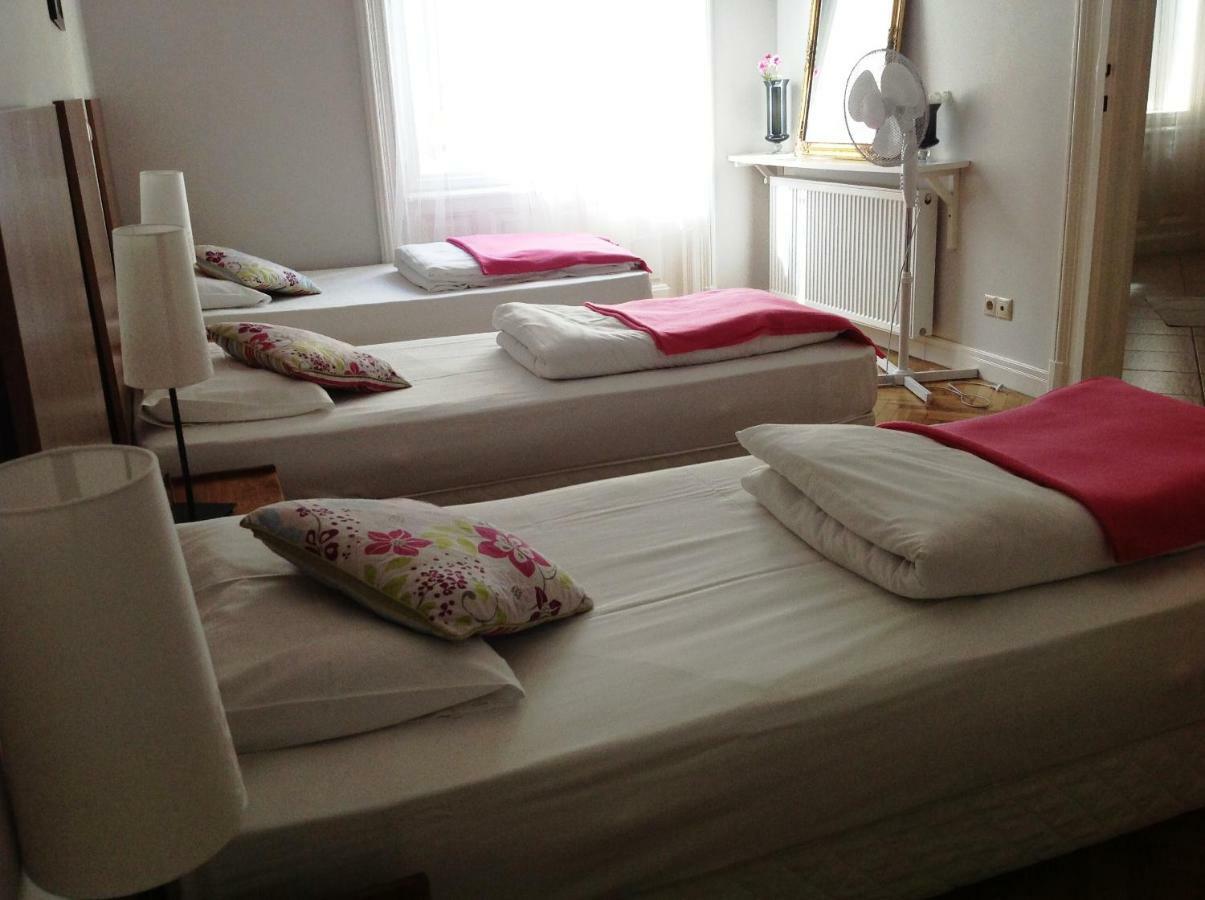Urban Haven - 3 Beds, 3 Baths, Free Parking, Near Central Market Budapest Exteriör bild