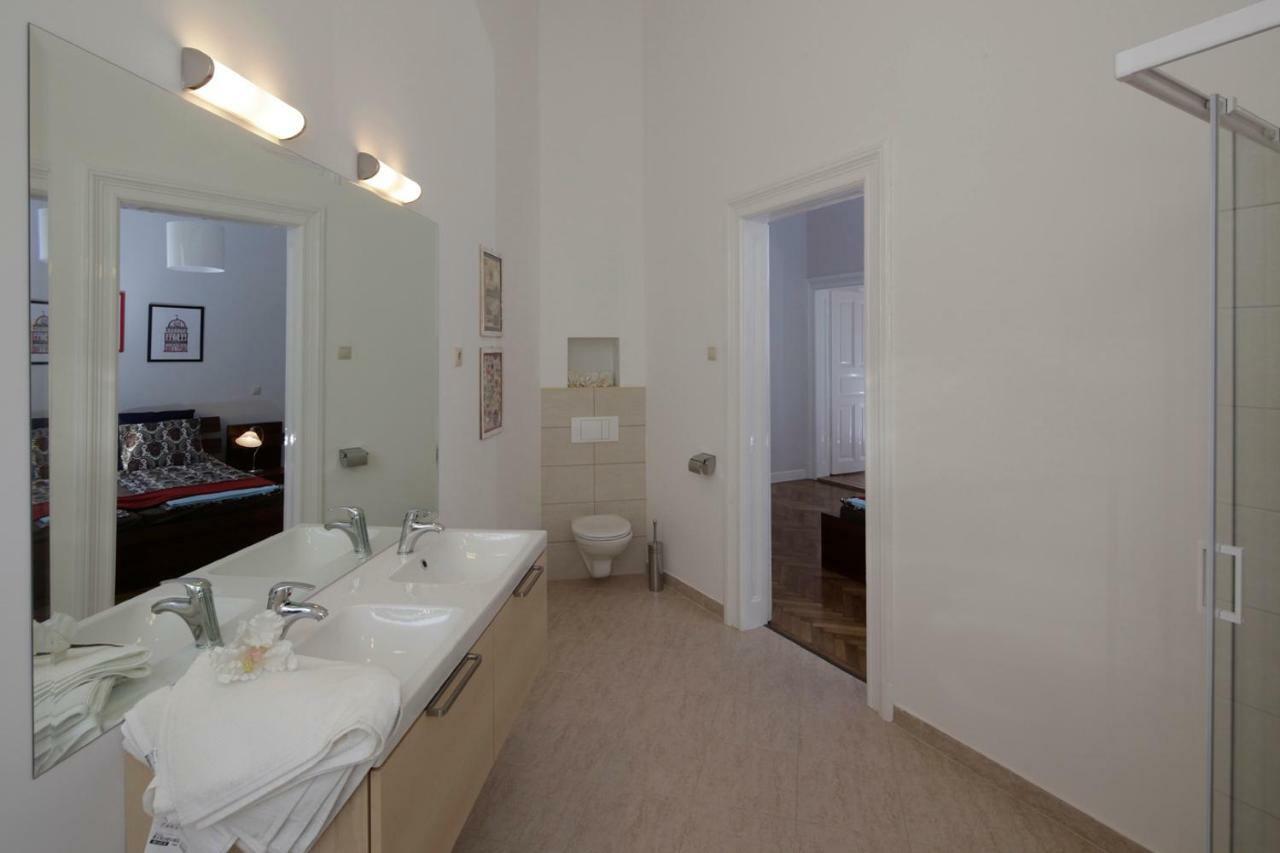 Urban Haven - 3 Beds, 3 Baths, Free Parking, Near Central Market Budapest Exteriör bild