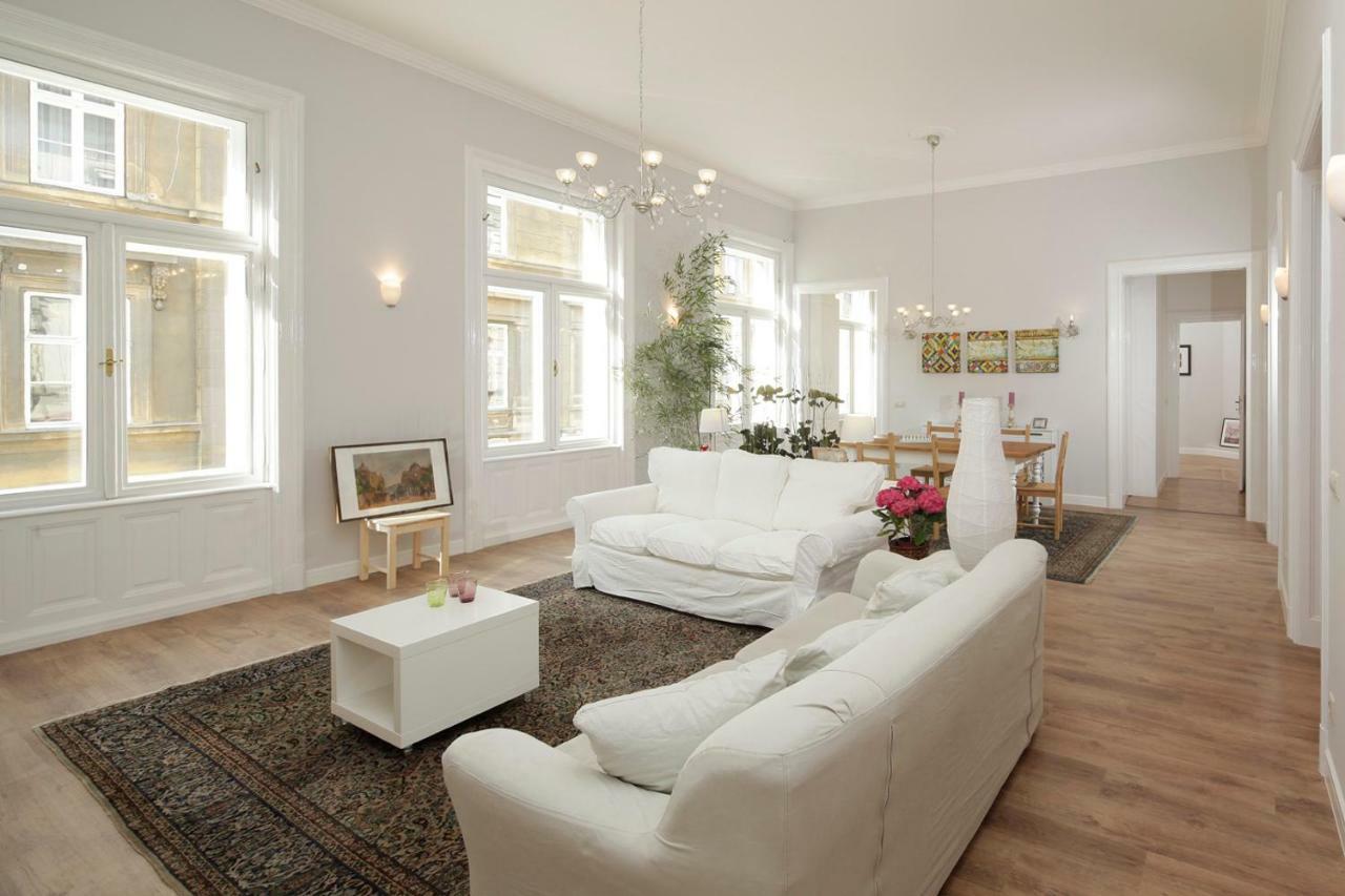 Urban Haven - 3 Beds, 3 Baths, Free Parking, Near Central Market Budapest Exteriör bild