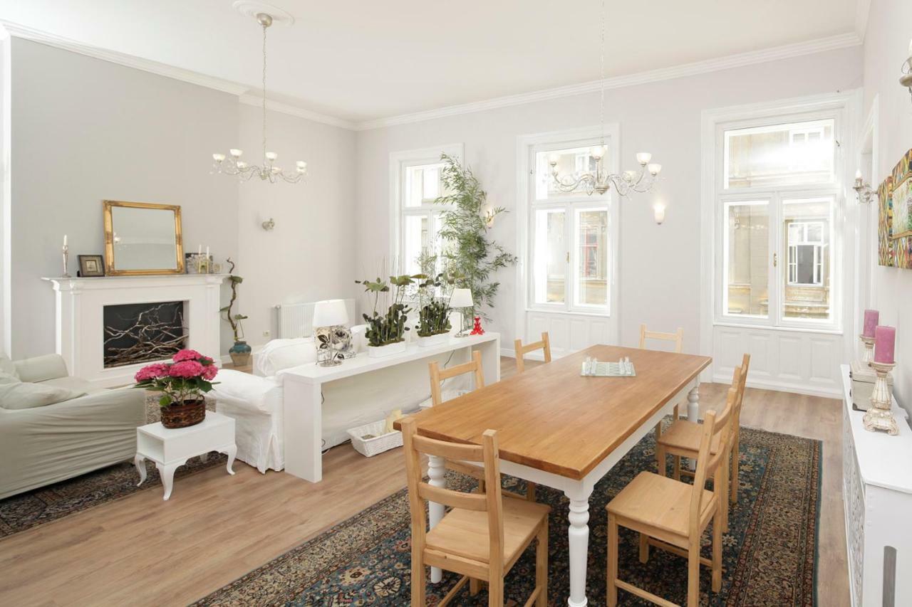 Urban Haven - 3 Beds, 3 Baths, Free Parking, Near Central Market Budapest Exteriör bild